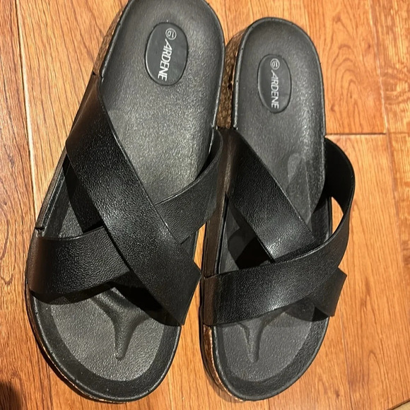 Ardene cross strap slides Sz 10 - Picture 14 of 15